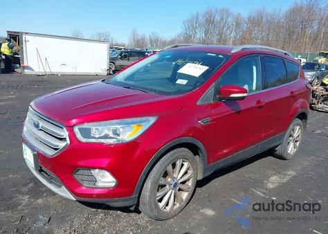 2018 Ford Escape Titanium z USA, uszkodzony, nr VIN 1FMCU0J9XJUB67342